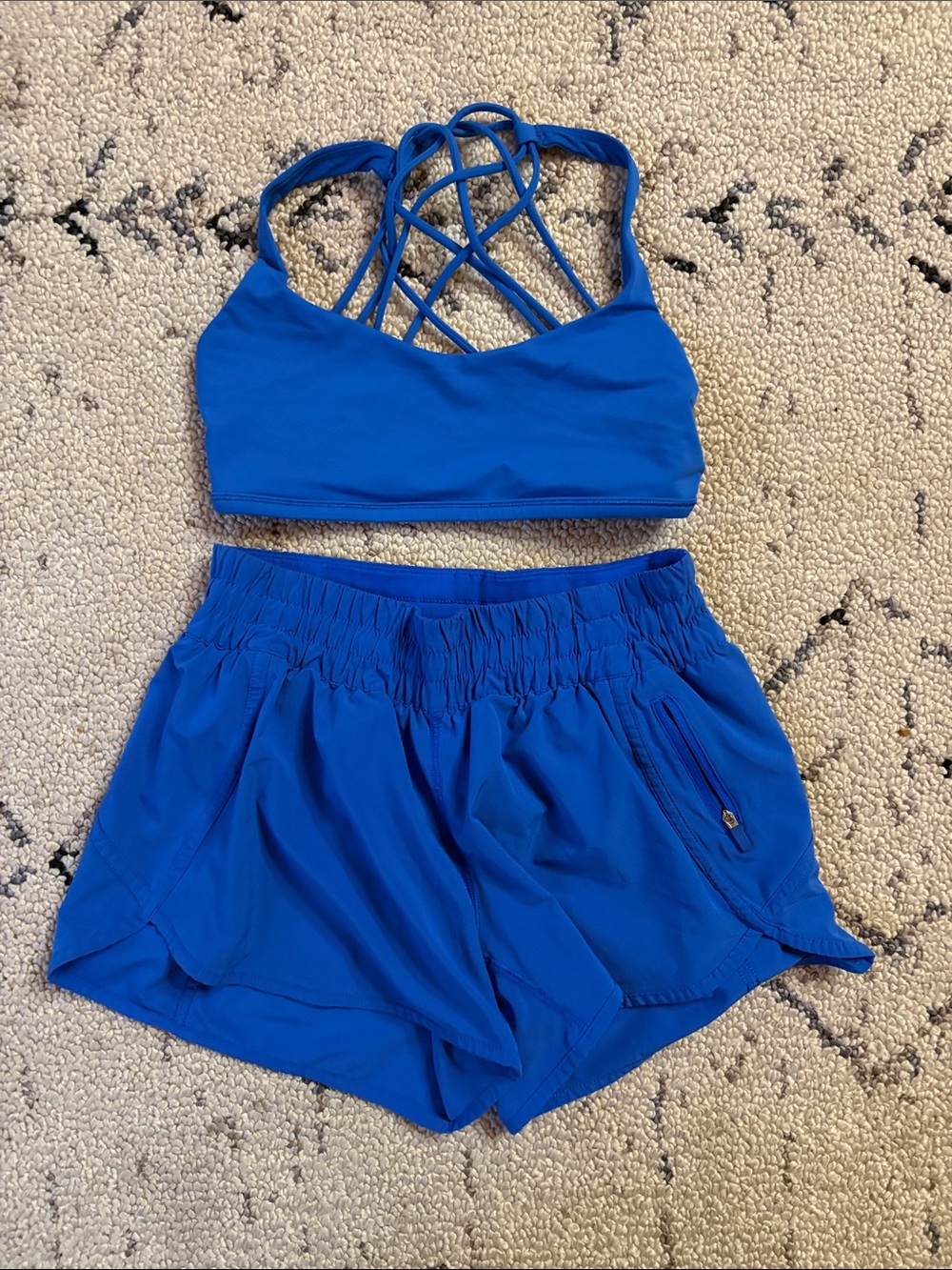Lululemon set bra 6/ shorts 4